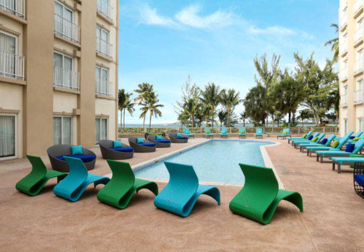 Courtyard By Marriott Nassau Downtown/Junkanoo Beach Exterior photo