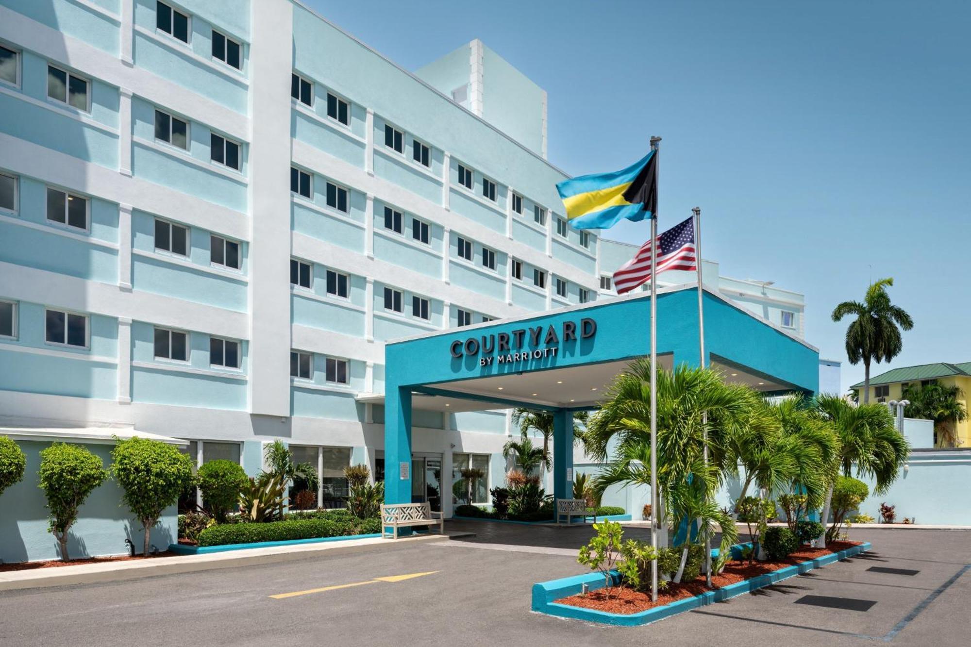 Courtyard By Marriott Nassau Downtown/Junkanoo Beach Exterior photo