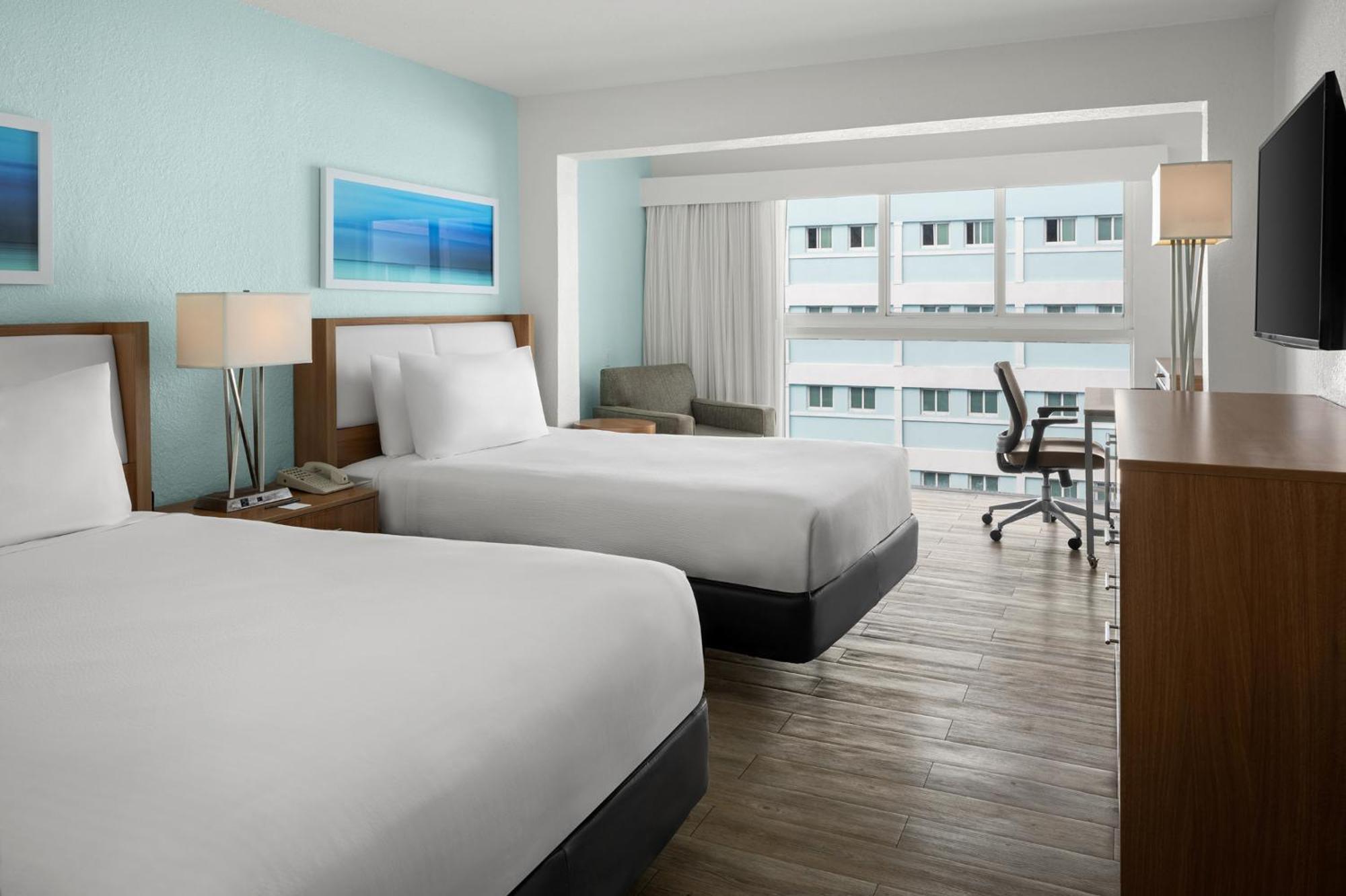 Courtyard By Marriott Nassau Downtown/Junkanoo Beach Exterior photo